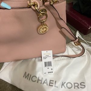 MK handbag ‘Cynthia’ in Pastel pink